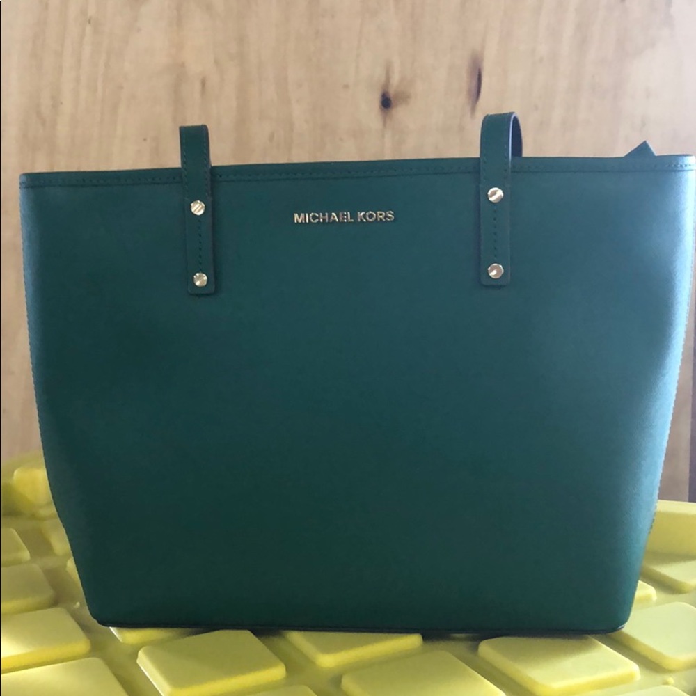 Michael Kors “Jet Set Travel